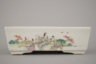A Chinese porcelain polychrome rectangular bonsai bowl in Qianjiang style, 19/20th C.