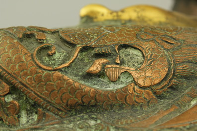 Figure de Bouddha Amoghasiddi en bronze dor&eacute; incrust&eacute; de corail et de turquoise, 18e-19e