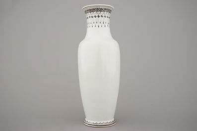 Vase fin chinois, famille rose, R&eacute;publique