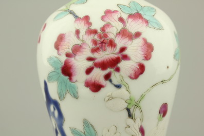Vase en porcelaine de Chine, famille rose, Yongzhen, env. 1720
