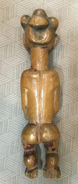 Collection africaine de figures, bracelets, armes et album de photos, 19e-20e