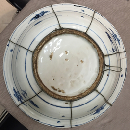 Grand plat Swatow chinois, dynastie Ming, 16e