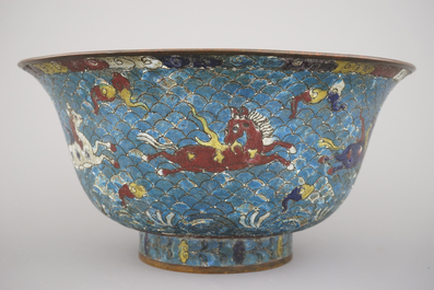 Coupe chinoise cloisonn&eacute;e "Horses of Mu Wang", dynastie Ming