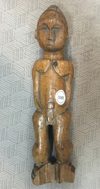 Collection africaine de figures, bracelets, armes et album de photos, 19e-20e