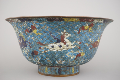 Coupe chinoise cloisonn&eacute;e "Horses of Mu Wang", dynastie Ming