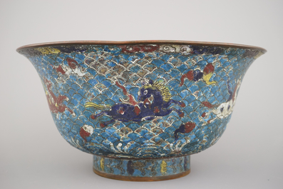 Coupe chinoise cloisonn&eacute;e "Horses of Mu Wang", dynastie Ming