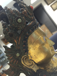 Figure de Bouddha Amoghasiddi en bronze dor&eacute; incrust&eacute; de corail et de turquoise, 18e-19e