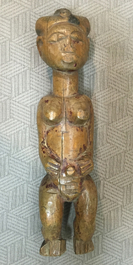 Collection africaine de figures, bracelets, armes et album de photos, 19e-20e