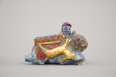 Chinese gesculpteerde figuur van een ruiter, beschilderd in lapis lazuli, 19e eeuw