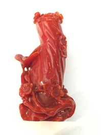 Tabati&egrave;re chinoise sculpt&eacute;e en corail