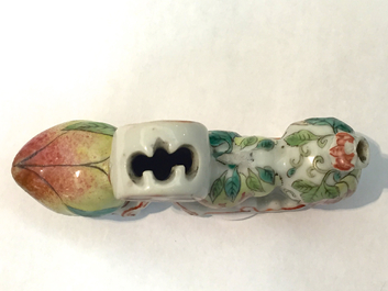 Pot &agrave; pinseaux en porcelaine de Chine en forme de fruits sanduo, 19e