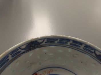 Lot de 5 bols &agrave; riz doucai et une cuill&egrave;re en porcelaine de Chine, 19e-20e