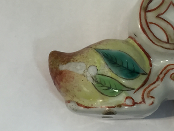 Pot &agrave; pinseaux en porcelaine de Chine en forme de fruits sanduo, 19e