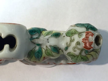 Pot &agrave; pinseaux en porcelaine de Chine en forme de fruits sanduo, 19e