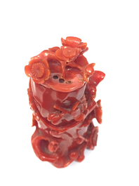 Tabati&egrave;re chinoise sculpt&eacute;e en corail