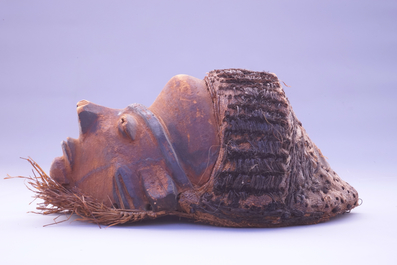 Masque africain en bois sculpt&eacute;, Pende, d&eacute;but-moiti&eacute; 20e