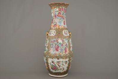 A fine Chinese Canton porcelain sleeve vase, 19th C.