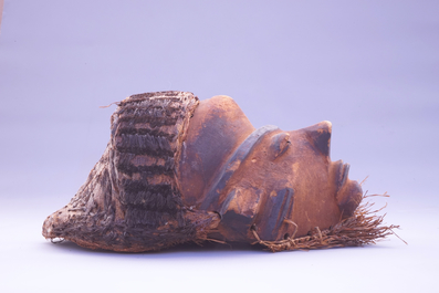 Masque africain en bois sculpt&eacute;, Pende, d&eacute;but-moiti&eacute; 20e