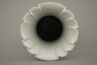 A fine Chinese Canton porcelain sleeve vase, 19th C.