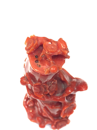 Tabati&egrave;re chinoise sculpt&eacute;e en corail