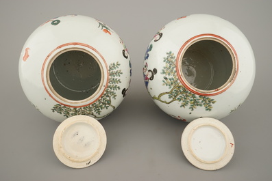 Paire de pots couverts en porcelaine de Chine, famille rose, 19e