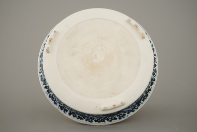 Jardini&egrave;re avec support en porcelaine de Chine, bleu et blanc, dynastie King