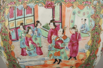 A fine Chinese Canton porcelain sleeve vase, 19th C.