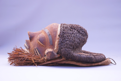 Masque africain sculpt&eacute; en bois, Pende, d&eacute;but-moiti&eacute; 20e