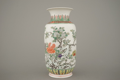 A Chinese porcelain wucai vase, 19/20th C.