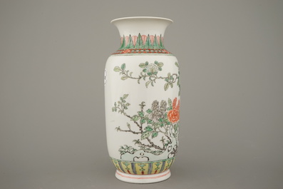A Chinese porcelain wucai vase, 19/20th C.