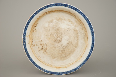 Jardini&egrave;re avec support en porcelaine de Chine, bleu et blanc, dynastie King