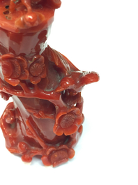 Tabati&egrave;re chinoise sculpt&eacute;e en corail