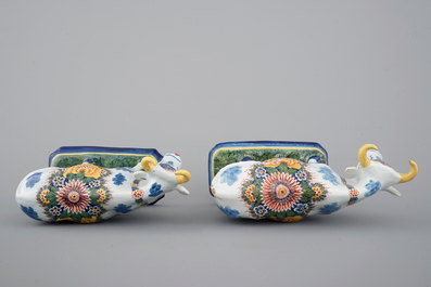 Een stel polychrome Delftse koeien, 18e eeuw