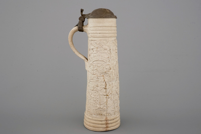 Een Siegburg schnelle met een alliantiewapen van oa. Denemarken, ca. 1580