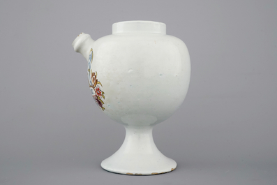 Une chevrette en fa&iuml;ence de Delft polychrome, 18&egrave;me