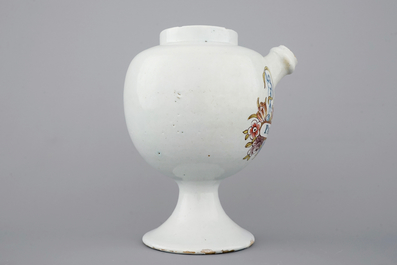 Une chevrette en fa&iuml;ence de Delft polychrome, 18&egrave;me