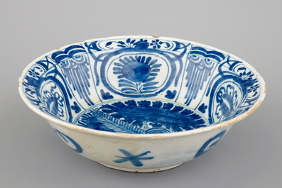 Un bol en fa&iuml;ence de Delft au d&eacute;cor Wan Li, 17/18&egrave;me si&egrave;cle