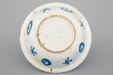Un bol en fa&iuml;ence de Delft au d&eacute;cor Wan Li, 17/18&egrave;me si&egrave;cle