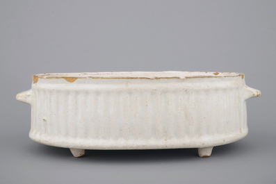 Une terrine en blanc de Delft, 18&egrave;me si&egrave;cle