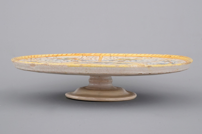 A Deruta maiolica tazza, 17th C