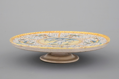 A Deruta maiolica tazza, 17th C