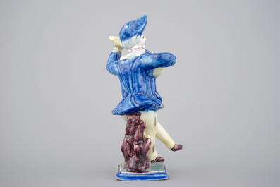 Un mod&egrave;le d'un violoniste en fa&iuml;ence fran&ccedil;aise, ca. 1800