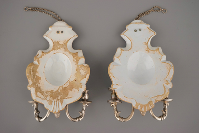 Une paire d'appliques en fa&iuml;ence de Delft et argent, 18&egrave;me