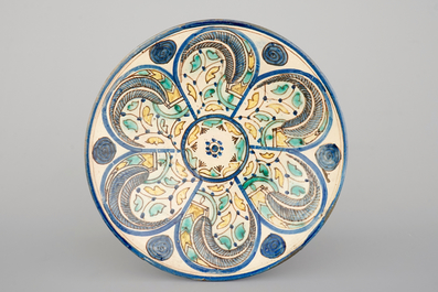 Un ensemble de 3 plats polychrome, Maroc ou Tunisie, ca. 1900