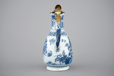 Un pichet en fa&iuml;ence de Delft bleu et blanc, Samuel van Eenhoorn, De Grieksche A, 1674-1685
