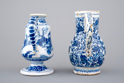 Deux verseuses en fa&iuml;ence de Nevers et Delft, 18&egrave;me si&egrave;cle