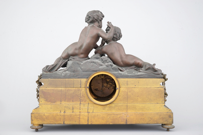 Een Franse vuurvergulde pendule, gesigneerd H&eacute;bert, Paris, 19e eeuw