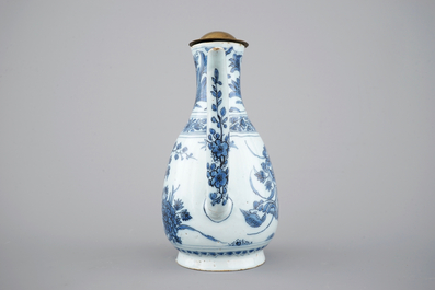 Un pichet en fa&iuml;ence de Delft bleu et blanc, Samuel van Eenhoorn, De Grieksche A, 1674-1685