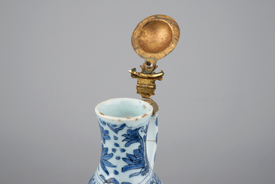 Un pichet en fa&iuml;ence de Delft bleu et blanc, Samuel van Eenhoorn, De Grieksche A, 1674-1685
