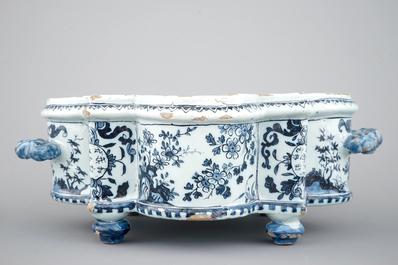 A Dutch Delft blue and white spice box, Samuel van Eenhoorn, De Grieksche A, 1674-1685